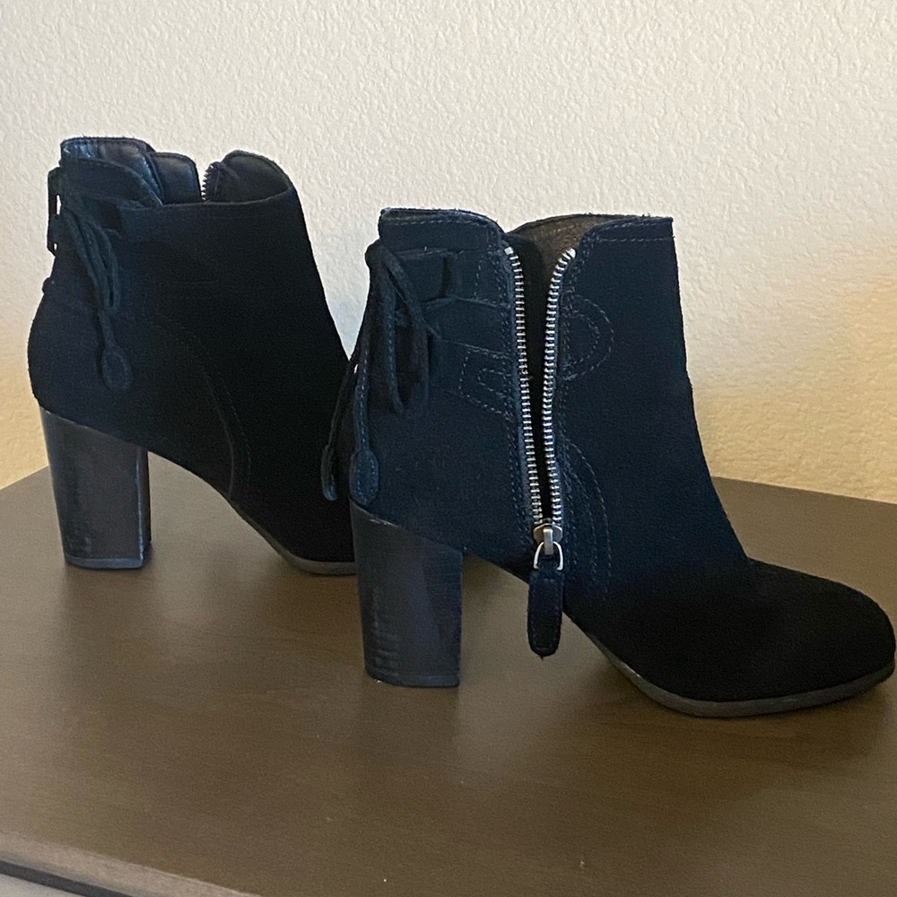 NWOT Vionic black suede chunky heel booties.